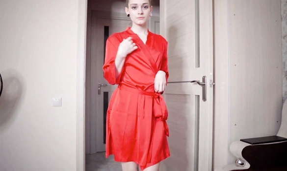 Зашел в гости к молодой соседке и трахнул её после душа