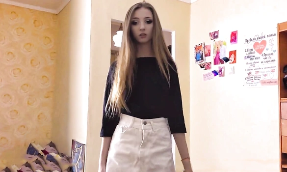 Хотел просто подрочить на нормальную порнуху, а спалился перед телкой!