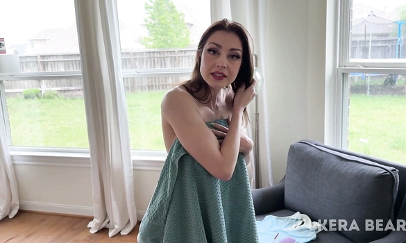 Красивая мачеха доводит меня до оргазма