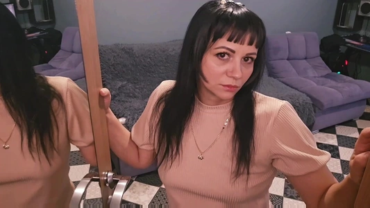 Зрелая киска сжала пальцы — горячая вагина хлынула сквозь хватку