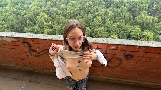 Она ласкала меня ртом в лифте, а дома мы предались страсти