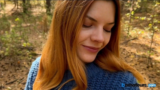 Рыжая красотка сосет в лесу глотает все до последней капли